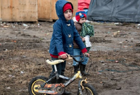 France urged to house children living alone in Calais camp 